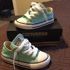 Infant size 7 converse green